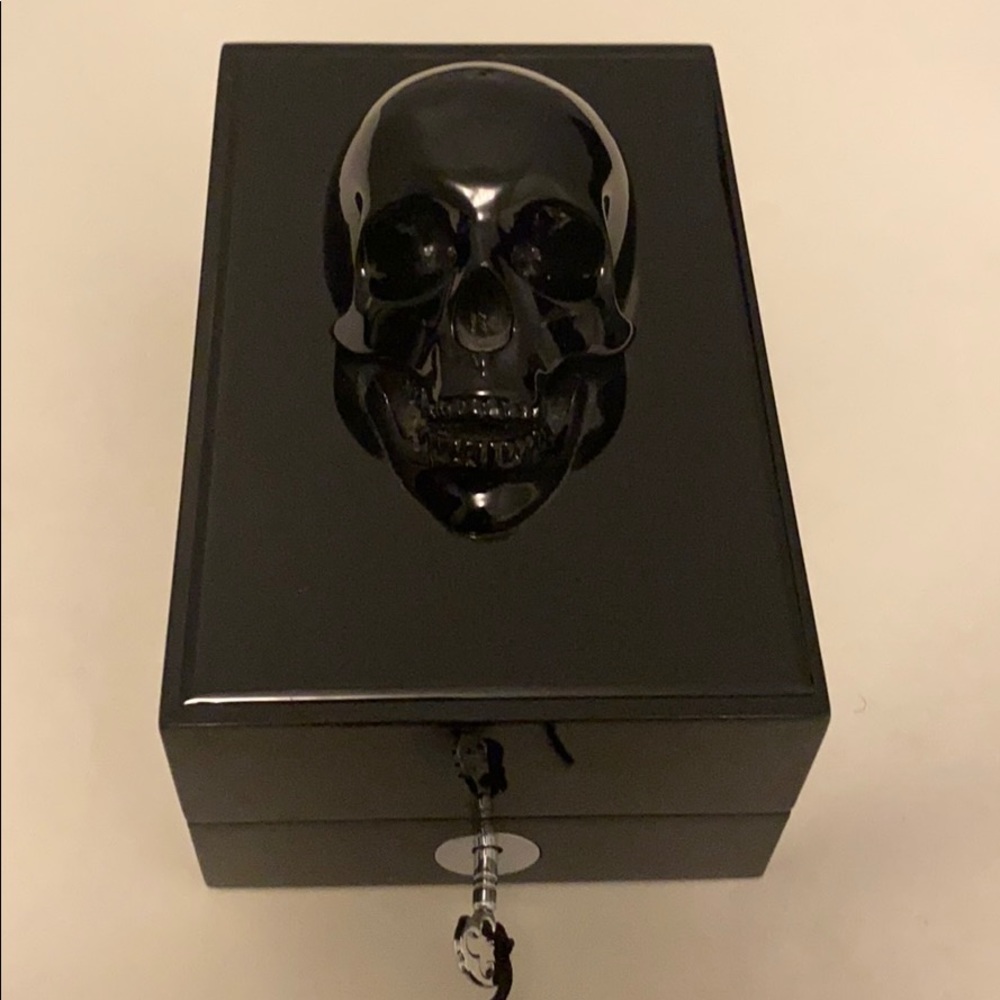 Black Phantom by Kilian